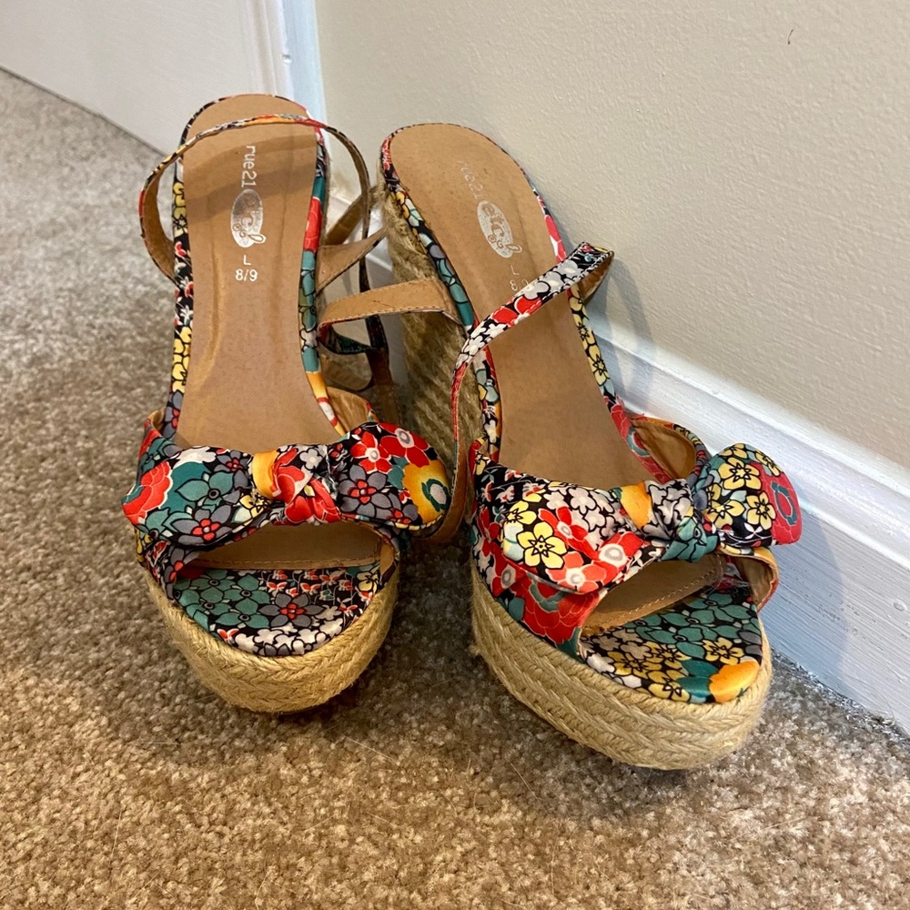 Floral wedges